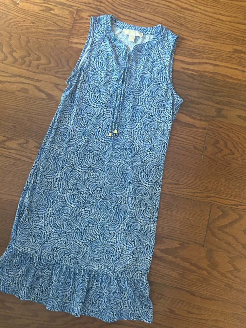 Michael Kors Sleeveless Shift Dress Ruffle Pleated Hem Size XS V-Neck in pristin